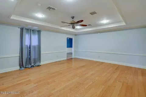 Living - 1507 Northlake Cir, Jackson, MS 39211 photo 4 of 4