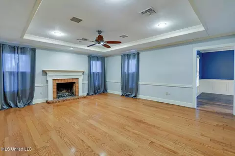 Living - 1507 Northlake Cir, Jackson, MS 39211 photo 1 of 4