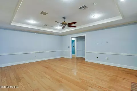 Living - 1507 Northlake Cir, Jackson, MS 39211 photo 3 of 4