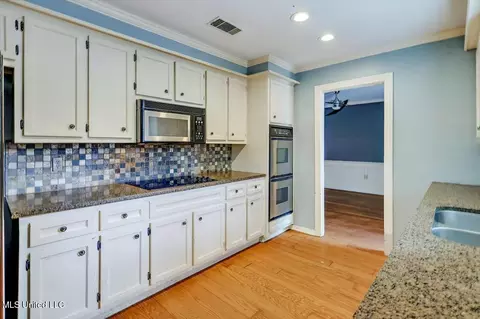 Kitchen - 1507 Northlake Cir, Jackson, MS 39211 photo 4 of 4