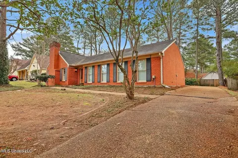 Exterior - 1507 Northlake Cir, Jackson, MS 39211 photo 2 of 10