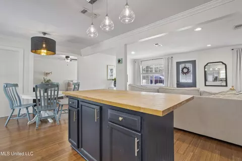 Kitchen - 16348 Willow Oak Dr, Biloxi, MS 39532 photo 1 of 5