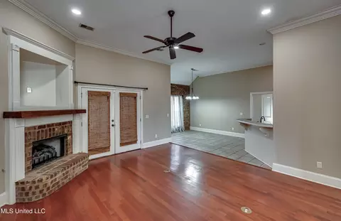 Living - 805 Terrapin Ln, Brandon, MS 39047 photo 1 of 3