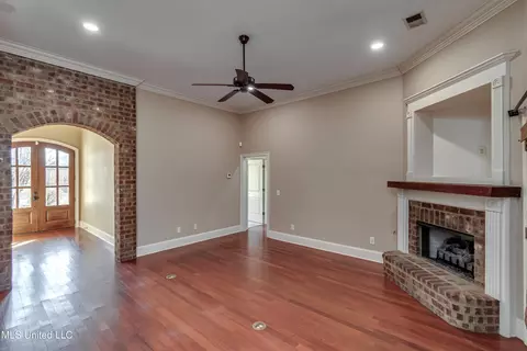 Living - 805 Terrapin Ln, Brandon, MS 39047 photo 2 of 3