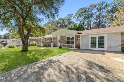 2807 Camino Grande St, Gautier, MS 39553