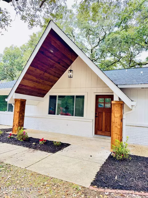 9416 Meadowlark Ave, Ocean Springs, MS 39564