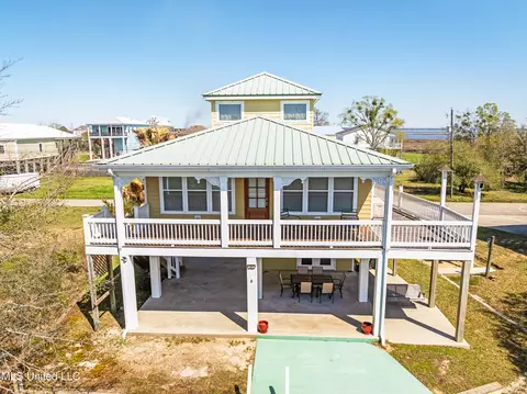 143 Helen Dr, Bay Saint Louis, MS 39520