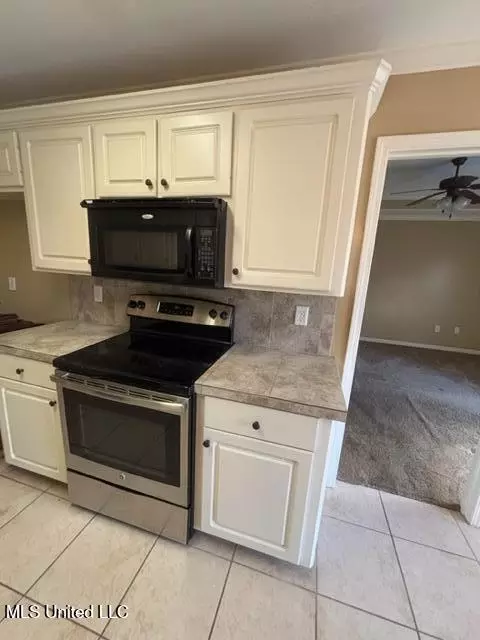 Kitchen - 343 Sunny Brook Ct, Terry, MS 39170 photo 1 of 2