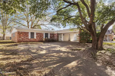 1303 Post Rd, Clinton, MS 39056