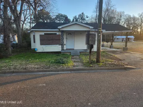 107 Field St, Batesville, MS 38606