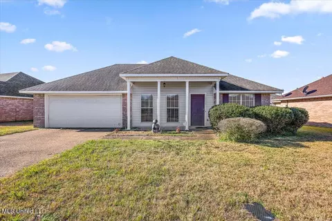 1035 Bullrun Dr, Byram, MS 39272