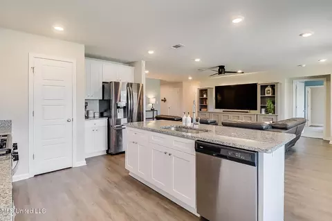 Kitchen - 1071 Enclave Cir, Long Beach, MS 39560 photo 3 of 3