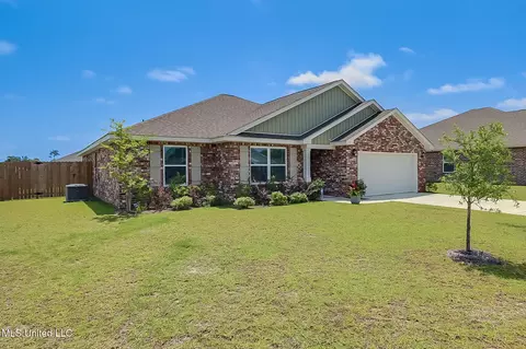 Exterior - 1071 Enclave Cir, Long Beach, MS 39560 photo 2 of 5