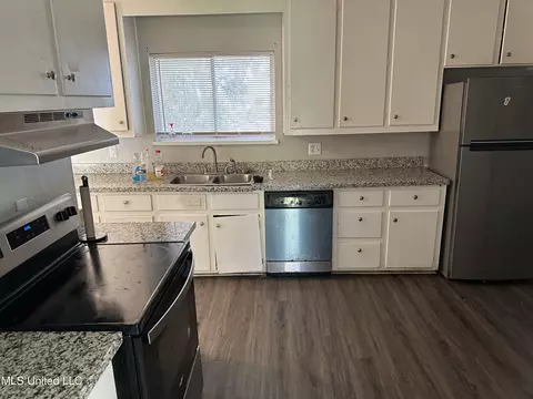 336 Maywood Cir, Jackson, MS 39211 photo 2