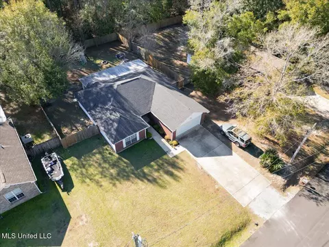 1305 Oak St, Ocean Springs, MS 39564