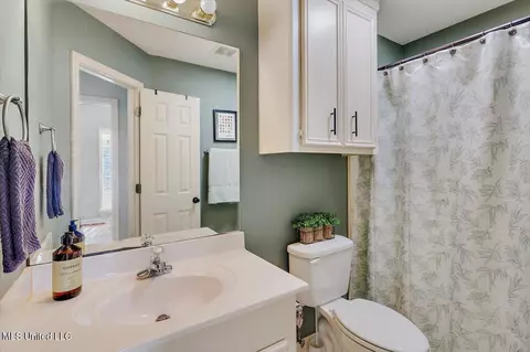 Bath - 82 Lamp Lighter Rd, Pearl, MS 39208 photo 3 of 3