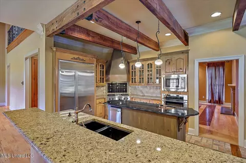 Kitchen - 682 Spring Lake Dr, Pearl, MS 39208 photo 4 of 5