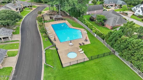 Exterior - 682 Spring Lake Dr, Pearl, MS 39208 photo 12 of 13