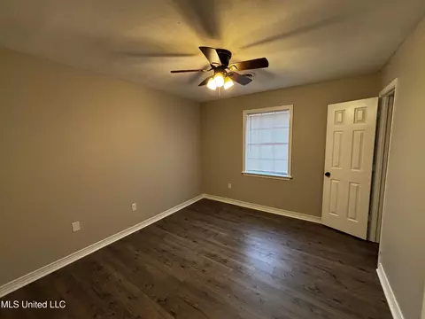 Bedroom - 9 Treeway Dr, Brandon, MS 39042 photo 2 of 3