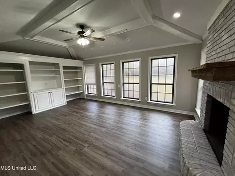 Living - 9 Treeway Dr, Brandon, MS 39042 photo 3 of 4
