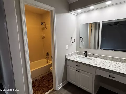 Bath - 9 Treeway Dr, Brandon, MS 39042 photo 2 of 2