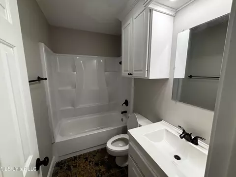 Bath - 9 Treeway Dr, Brandon, MS 39042 photo 1 of 2