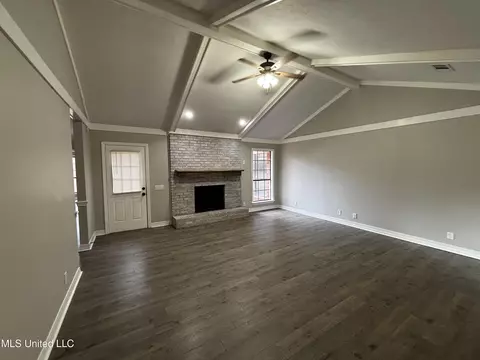 Living - 9 Treeway Dr, Brandon, MS 39042 photo 1 of 4