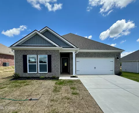 32 Pickwick Pl, Byhalia, MS 38611