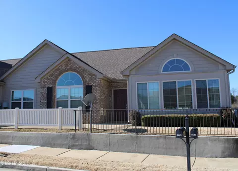 8643 Parkview Oaks Cir, Olive Branch, MS 38654