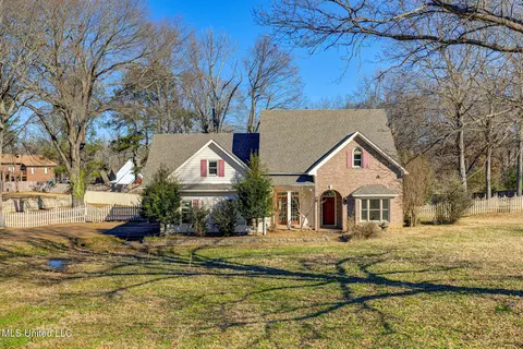 5840 N Cedar Lake Dr, Walls, MS 38680