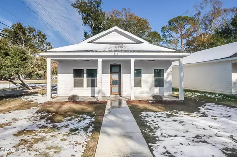 830 Regnault Ave, Gulfport, MS 39501