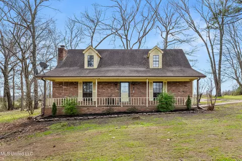 356 Shaker Dr, Senatobia, MS 38668