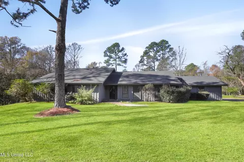 26 Blackberry Ln, Madison, MS 39110