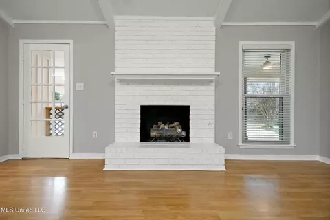 Living - 703 Audubon Point Dr, Brandon, MS 39047 photo 2 of 2