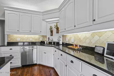Kitchen - 502 Fawn Cv, Canton, MS 39046 photo 4 of 4