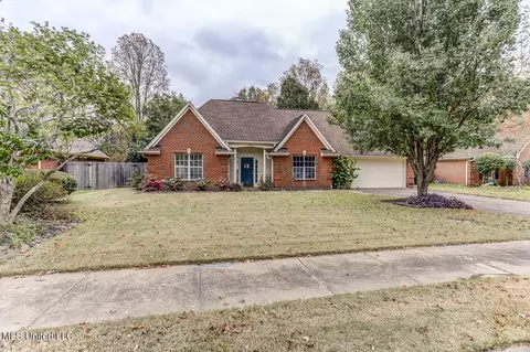 5868 E White Ridge Cir, Olive Branch, MS 38654