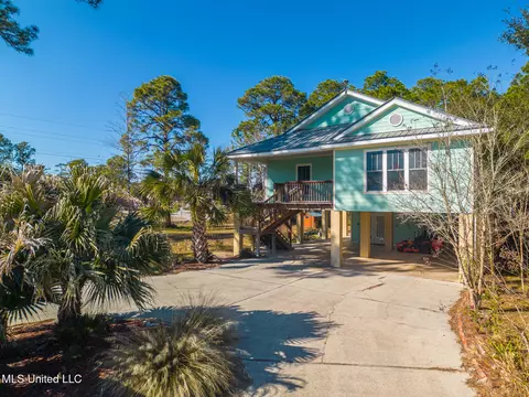 4 Castle St, Pass Christian, MS 39571