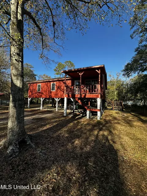 3844 Grand Bature Rd, Moss Point, MS 39562