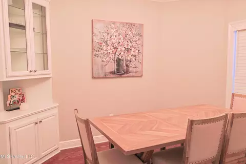 Dining - 2176 Johns Mayton Rd, Brandon, MS 39042 photo 2 of 3
