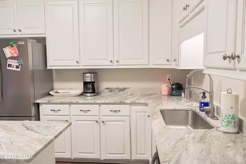 Kitchen - 2176 Johns Mayton Rd, Brandon, MS 39042 photo 4 of 4