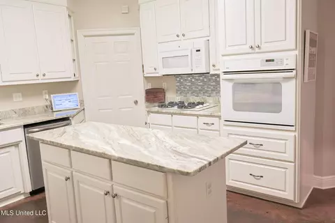 Kitchen - 2176 Johns Mayton Rd, Brandon, MS 39042 photo 1 of 4