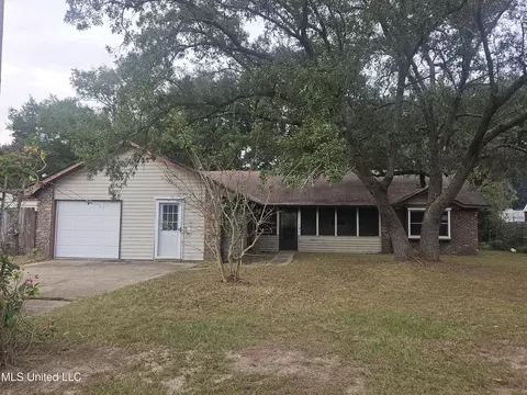 8520 Mermaid Ave, Ocean Springs, MS 39564