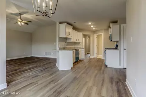 Entry Way - 6523 Carmel Pointe, Walls, MS 38680 photo 2 of 5
