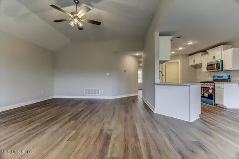 Living - 6523 Carmel Pointe, Walls, MS 38680 photo 2 of 2