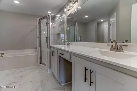 Bath - 6523 Carmel Pointe, Walls, MS 38680 photo 1 of 3