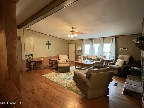 Living - 1281 Sanctuary Dr, Brandon, MS 39042 photo 1 of 5