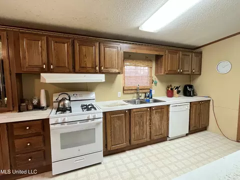 Kitchen - 1281 Sanctuary Dr, Brandon, MS 39042 photo 1 of 3