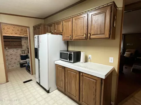 Kitchen - 1281 Sanctuary Dr, Brandon, MS 39042 photo 2 of 3