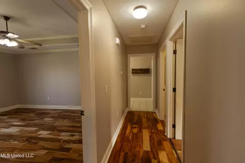 Entry Way - 106 Blackstone Cir, Brandon, MS 39047 photo 3 of 3