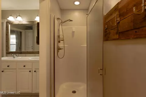Bath - 106 Blackstone Cir, Brandon, MS 39047 photo 6 of 7